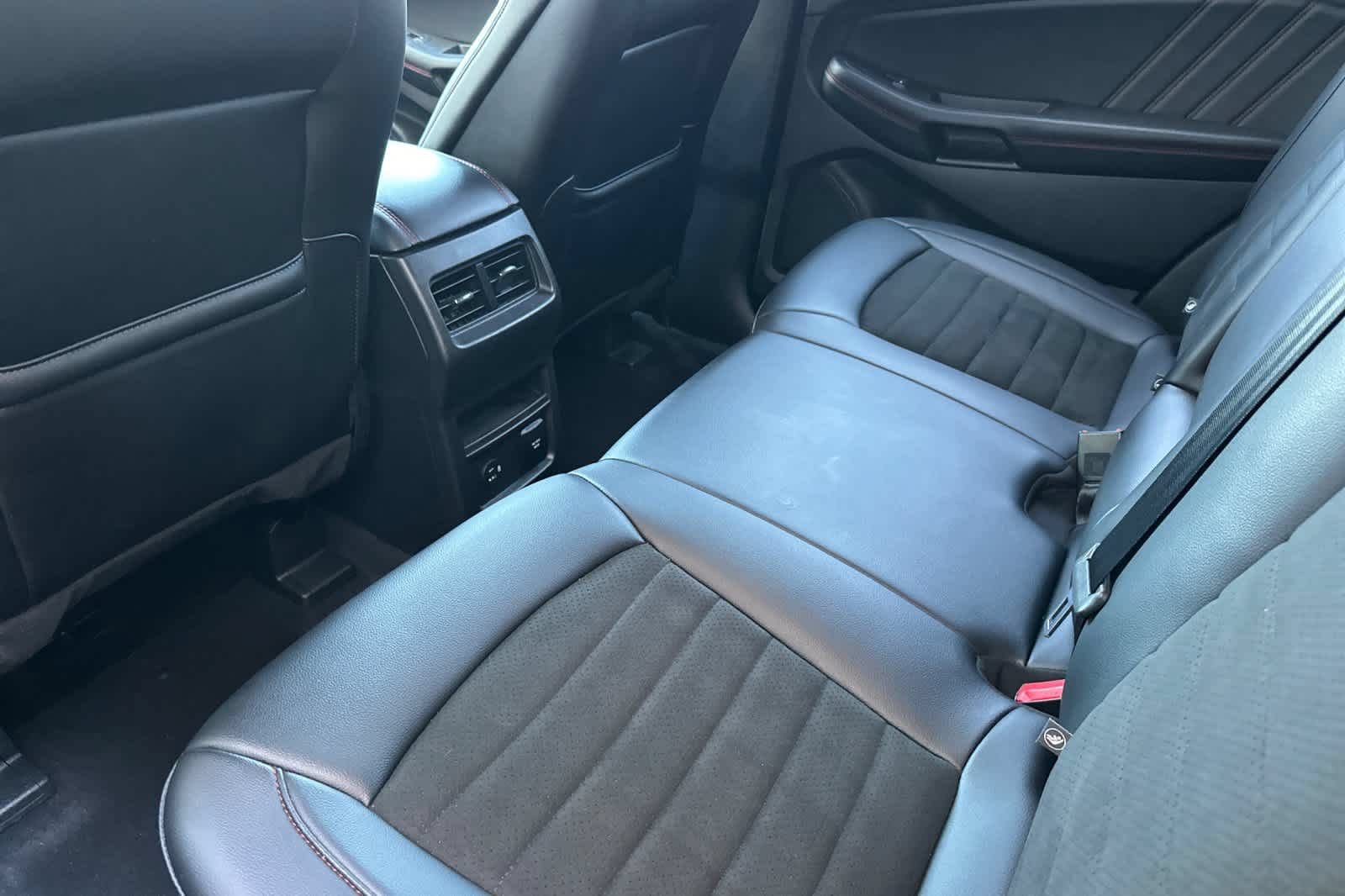 Certified 2021 Ford Edge ST-Line FWD image 4