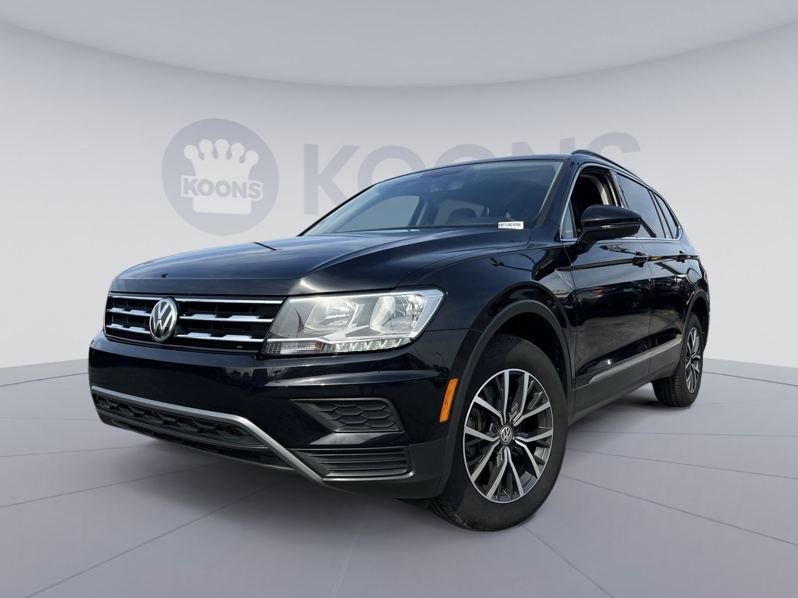 Used 2020 Volkswagen Tiguan SE AWD/4WD image 1