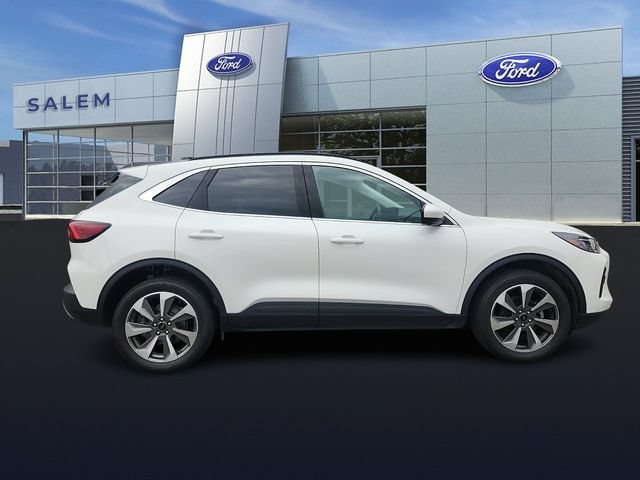 Certified 2024 Ford Escape Platinum AWD/4WD image 2