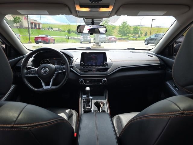 Used 2022 Nissan Altima 2.5 SR FWD image 14