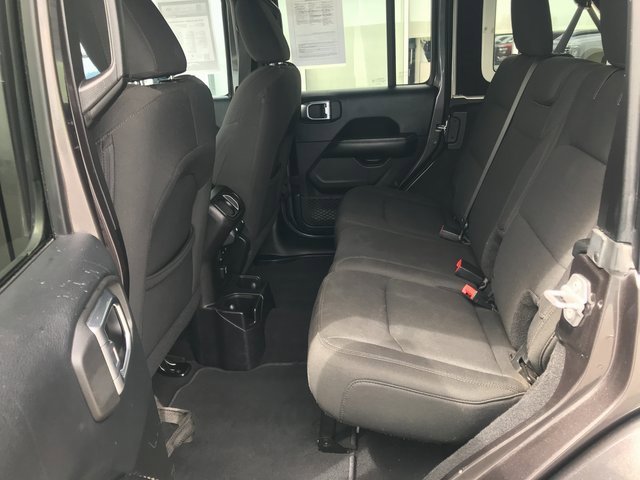 Used 2018 Jeep Wrangler Unlimited Sahara w/ Cold Weather Group image 18