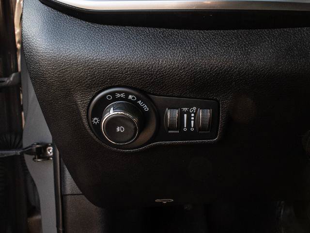 Used 2024 Jeep Compass Latitude AWD/4WD image 16