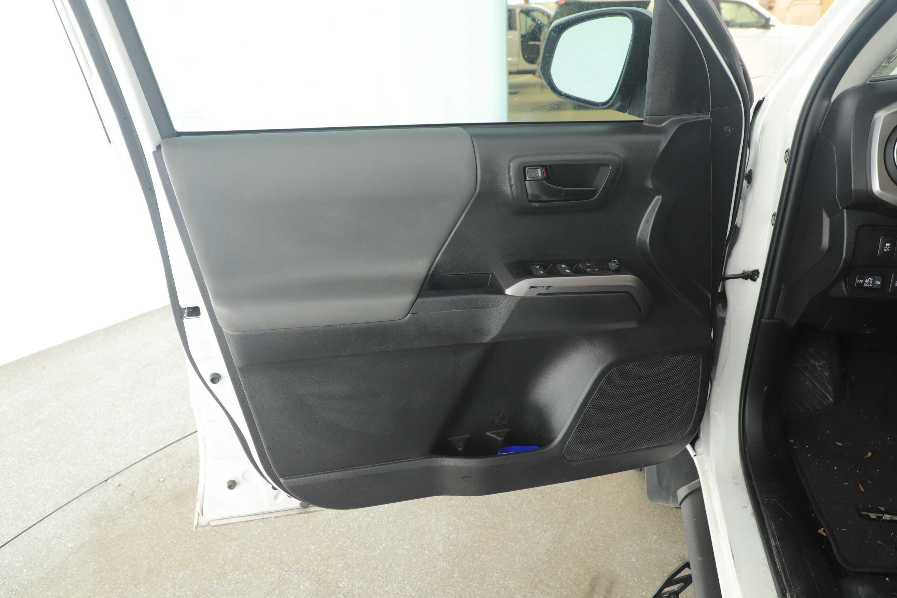 Used 2023 Toyota Tacoma SR5 image 18