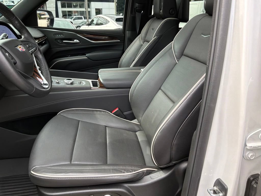 Used 2023 Cadillac Escalade ESV Premium Luxury w/ LPO, Floor Liner Package AWD/4WD image 6