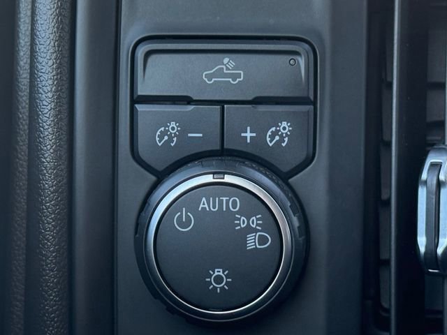 Used 2020 Chevrolet Silverado 1500 Custom w/ Custom Value Package image 18