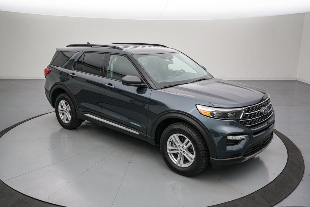 Certified 2023 Ford Explorer XLT w/ Equipment Group 202A AWD/4WD image 2