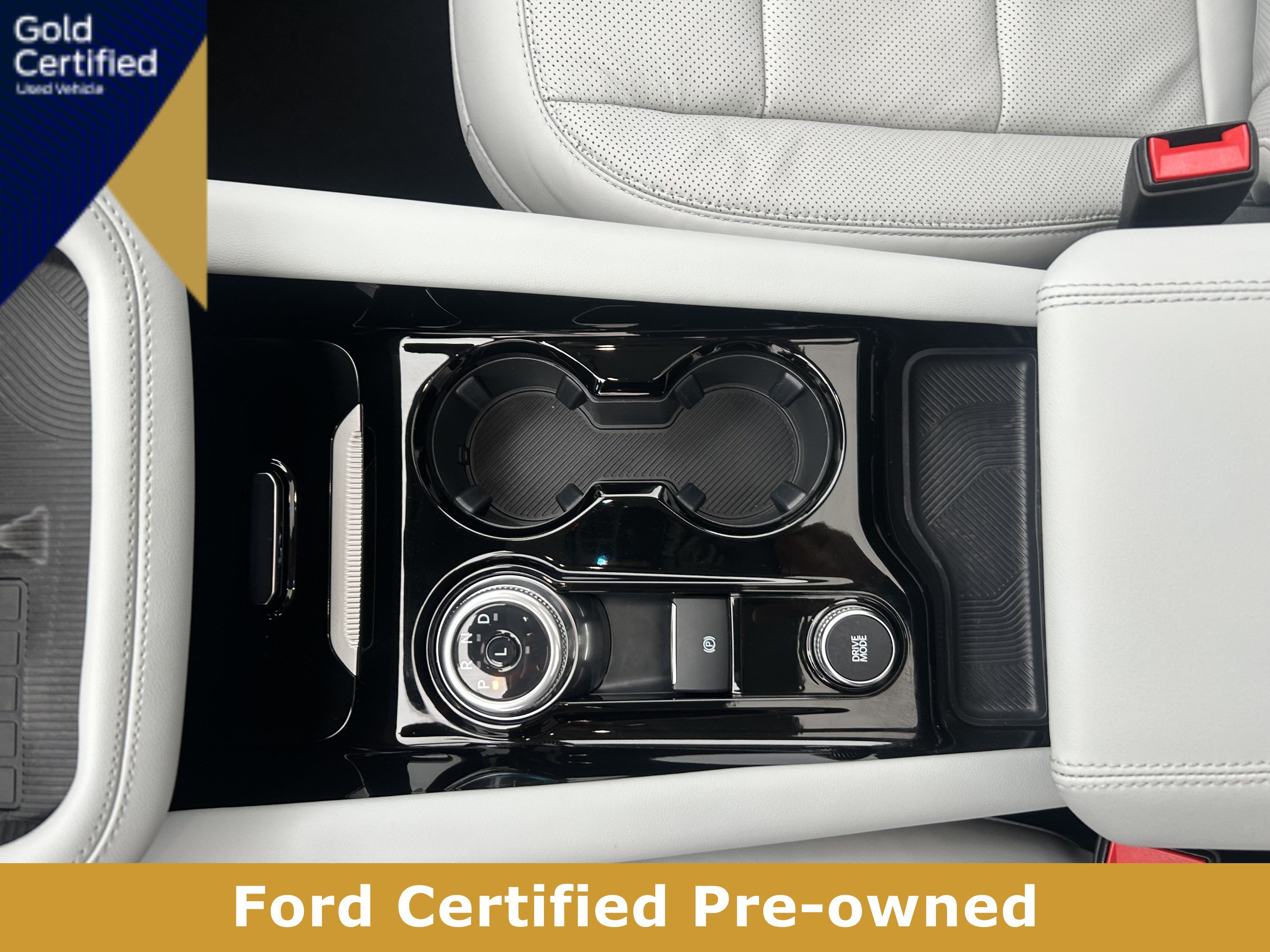 Certified 2025 Ford Explorer Platinum w/ Ultimate Package AWD/4WD image 16
