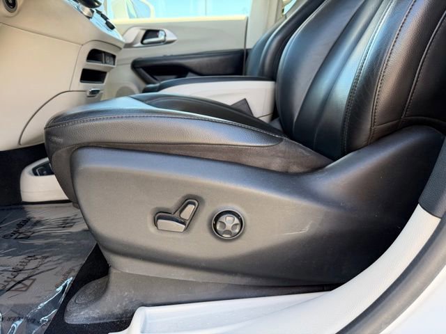 Used 2021 Chrysler Pacifica Touring-L image 10