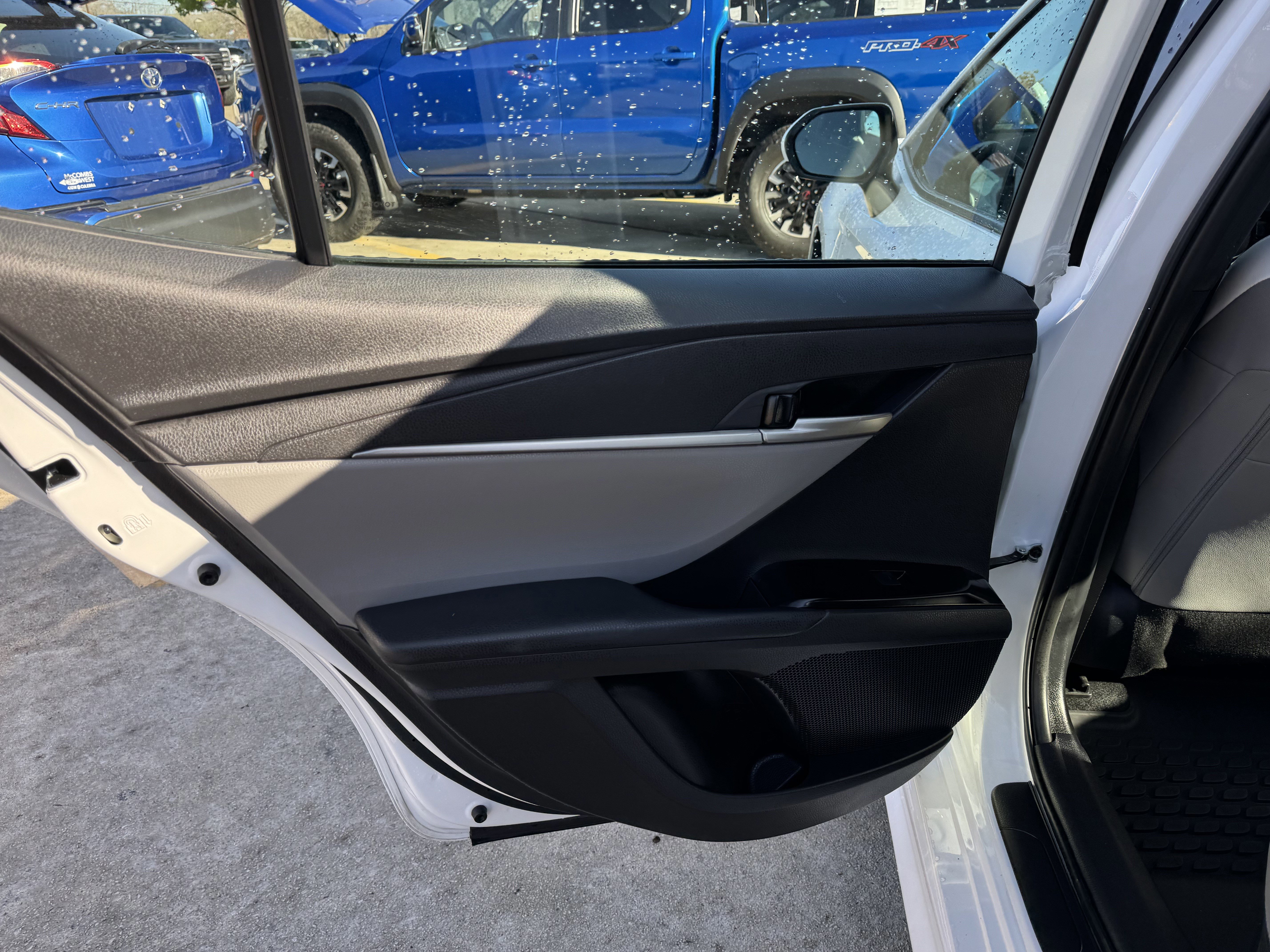 Used 2025 Toyota Camry SE image 13