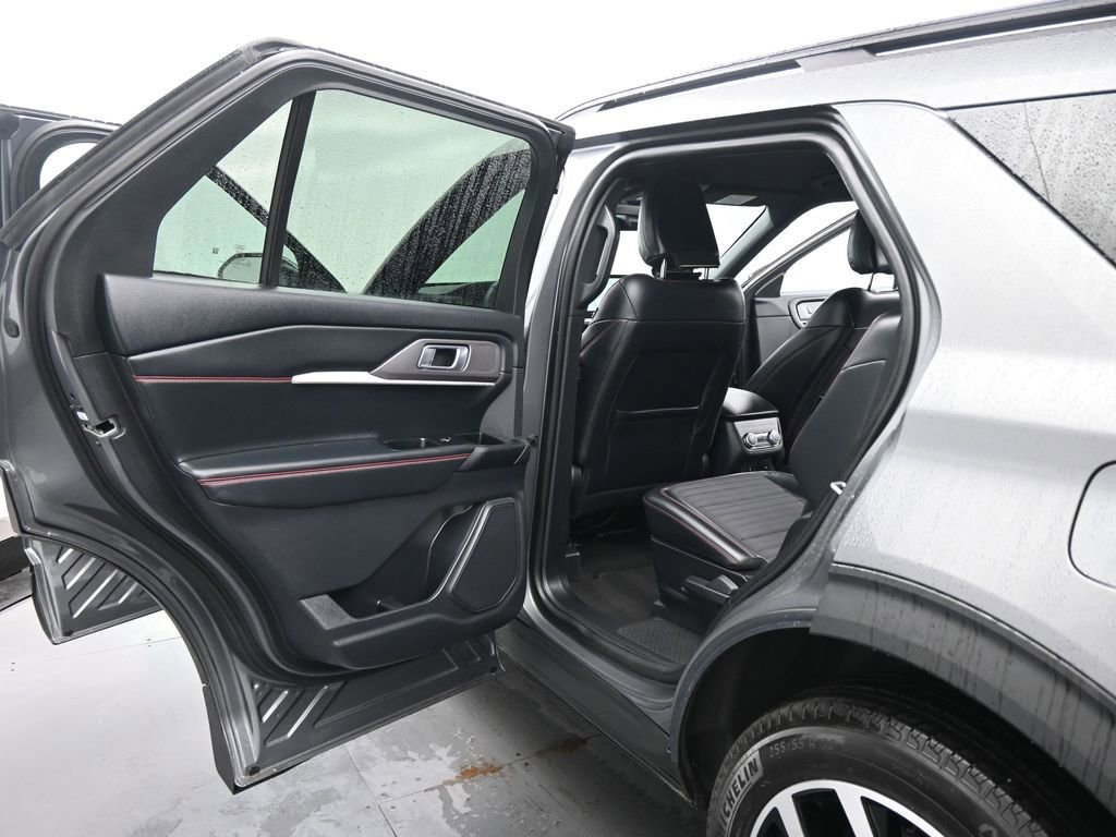 Certified 2025 Ford Explorer ST-Line image 18