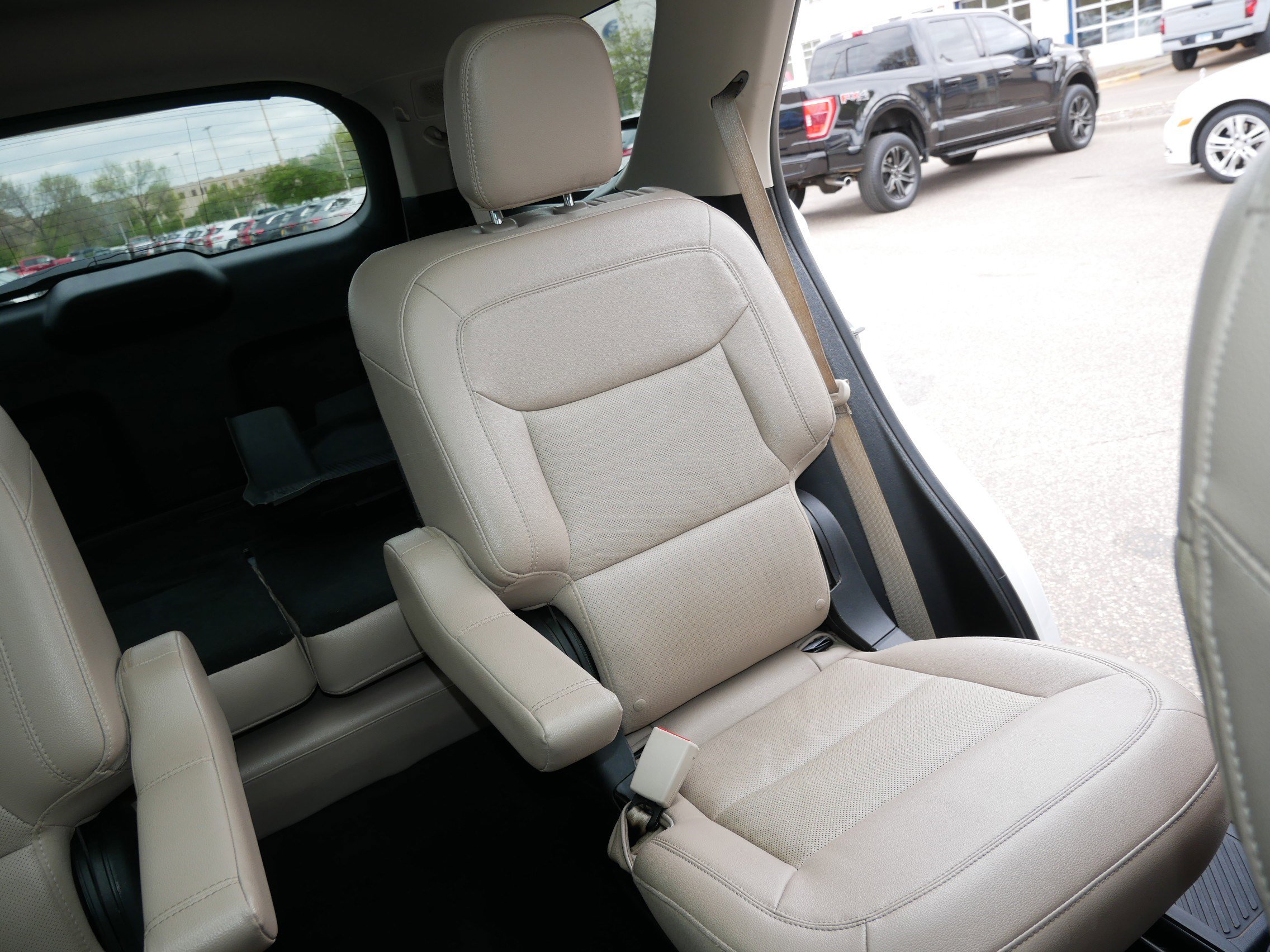 Certified 2022 Ford Explorer Limited w/ Equipment Group 301A AWD/4WD image 14