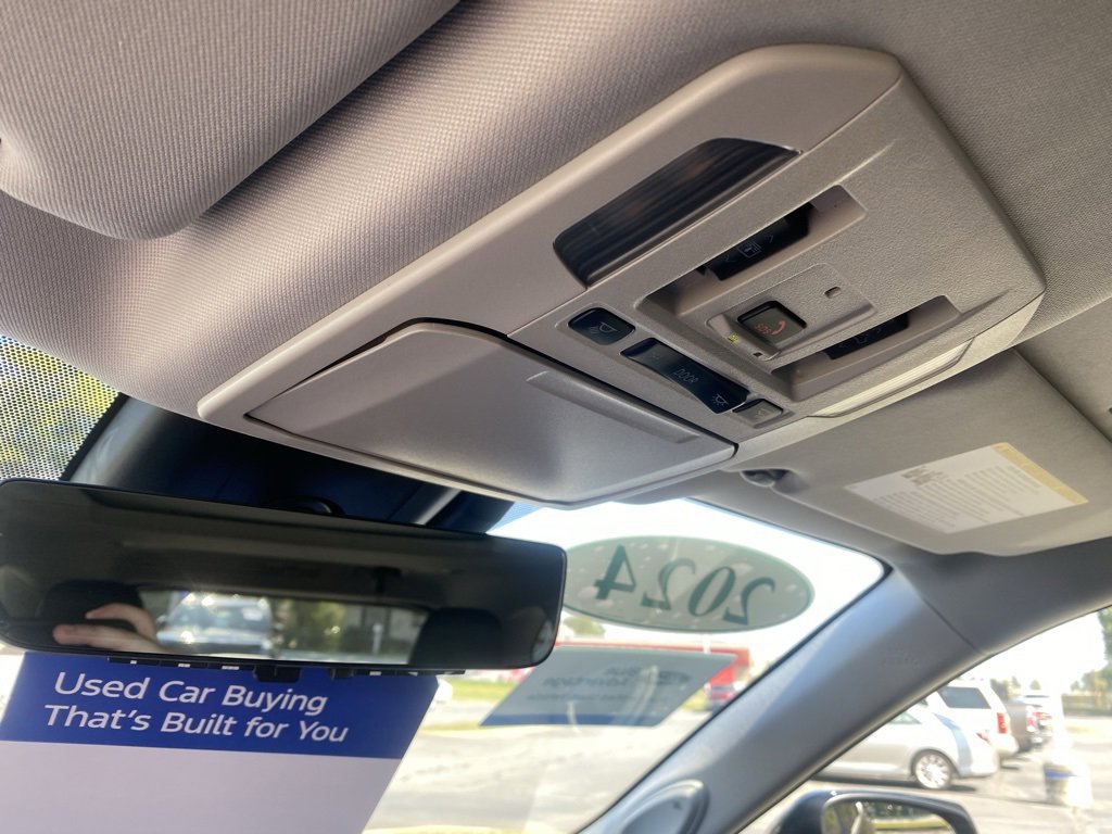 Used 2024 Toyota Highlander Platinum image 25