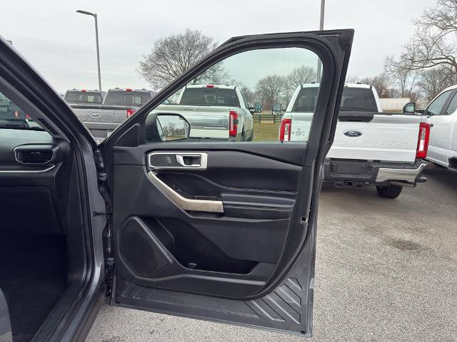 Certified 2022 Ford Explorer XLT w/ Equipment Group 202A image 15