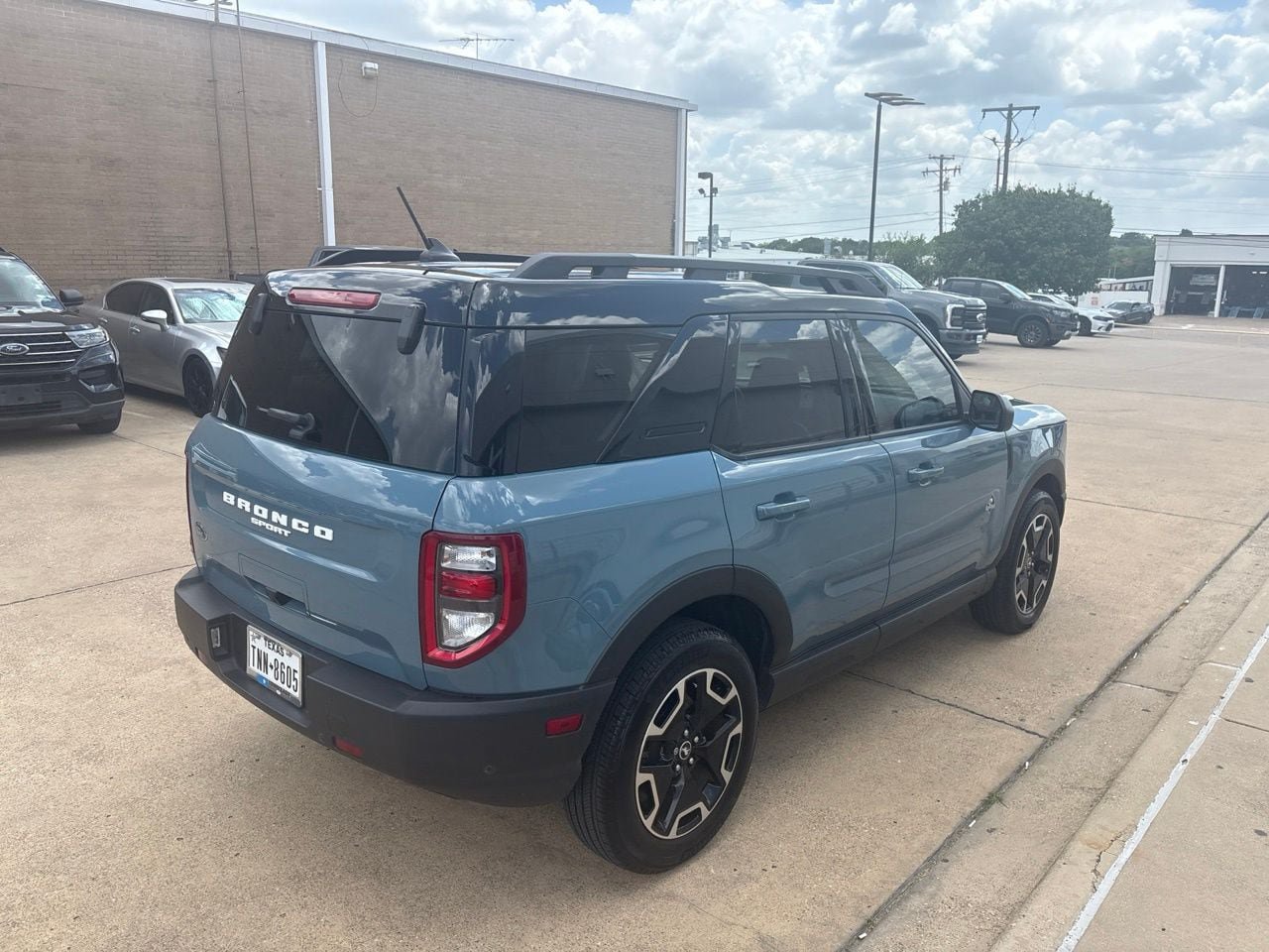 Certified 2023 Ford Bronco Sport Outer Banks w/ Tech Package AWD/4WD image 3