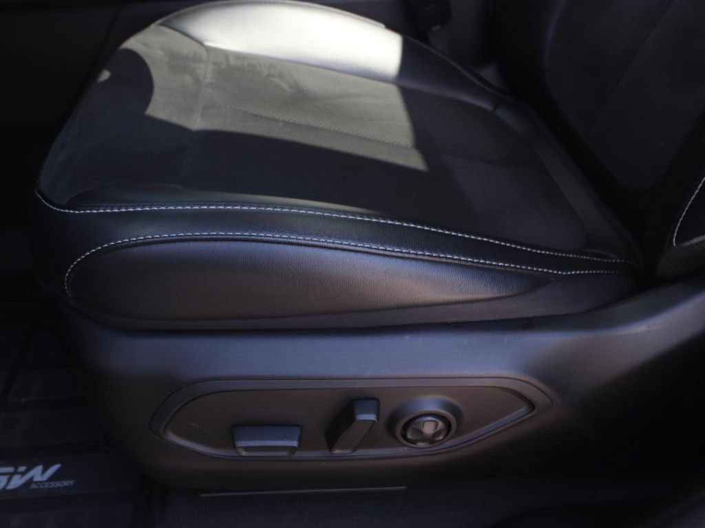 Used 2023 Jeep Grand Cherokee L Laredo RWD image 19