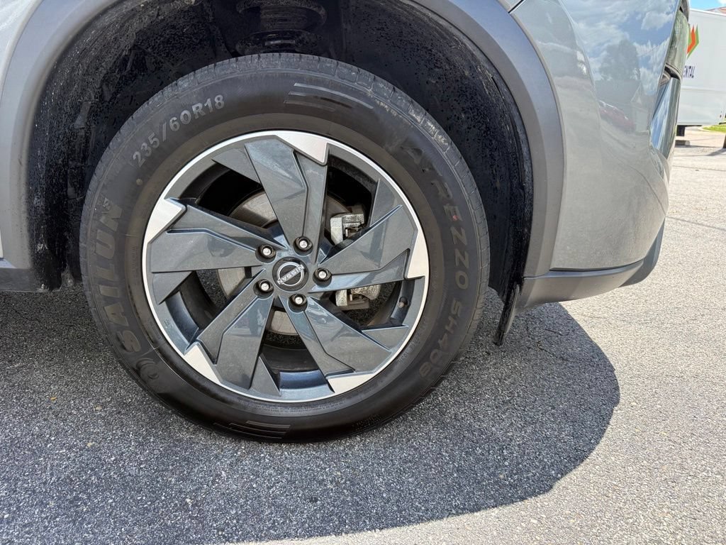 Used 2024 Nissan Rogue SV AWD/4WD image 27