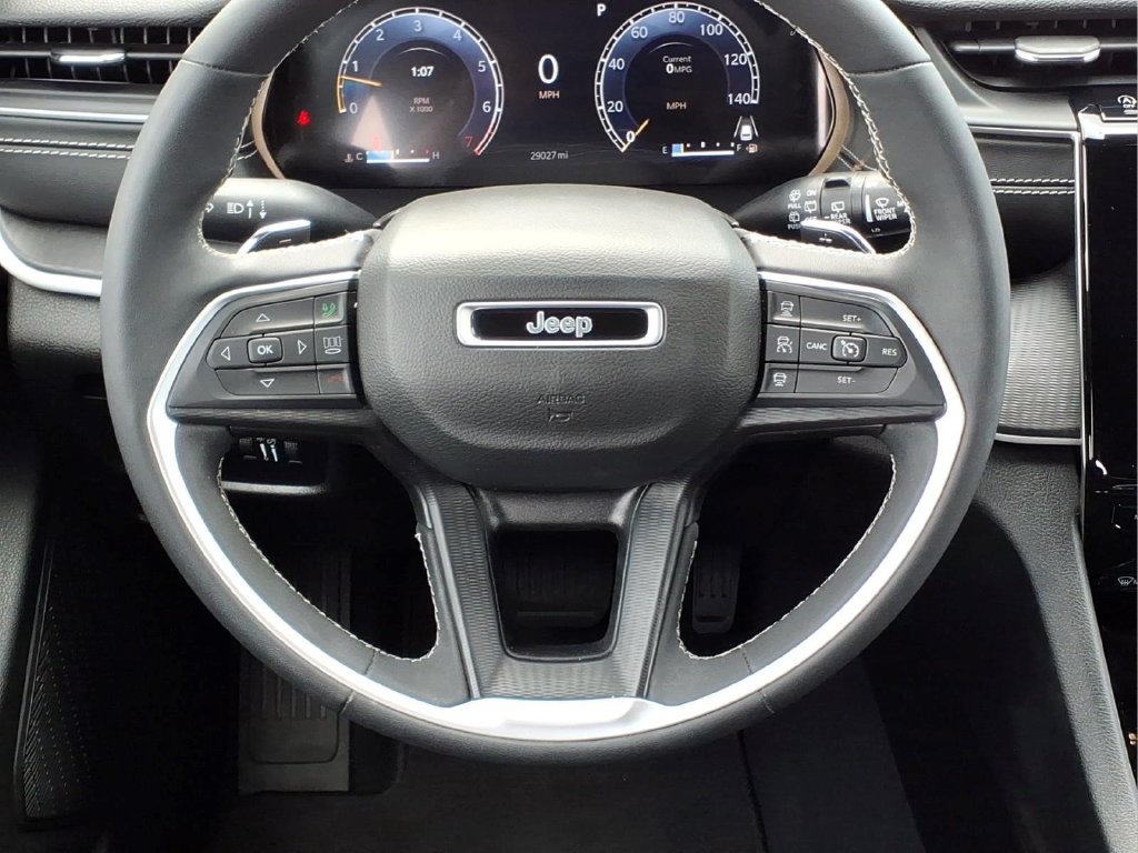 Used 2023 Jeep Grand Cherokee Altitude AWD/4WD image 15