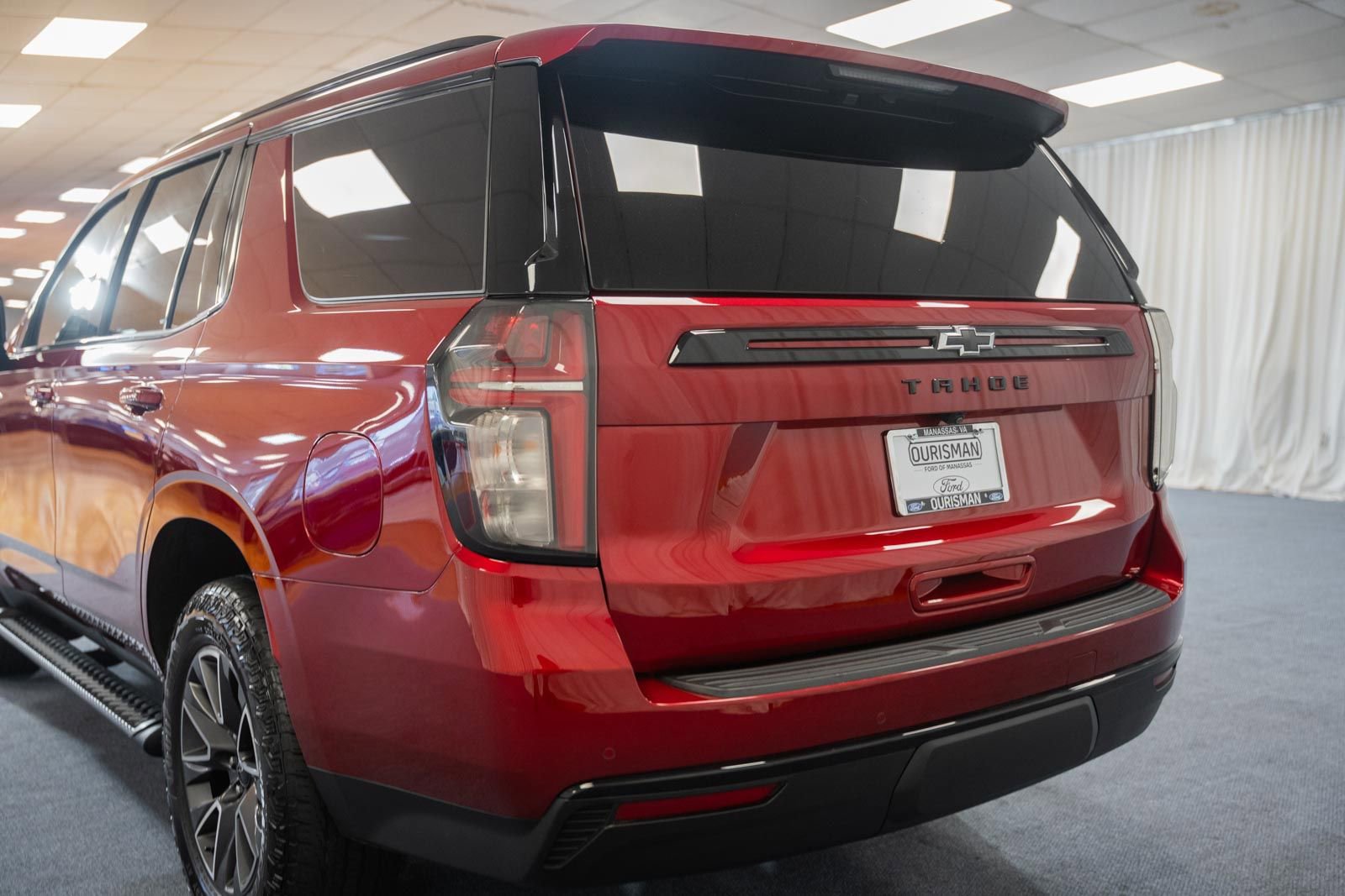 Used 2023 Chevrolet Tahoe Z71 w/ Luxury Package AWD/4WD image 5
