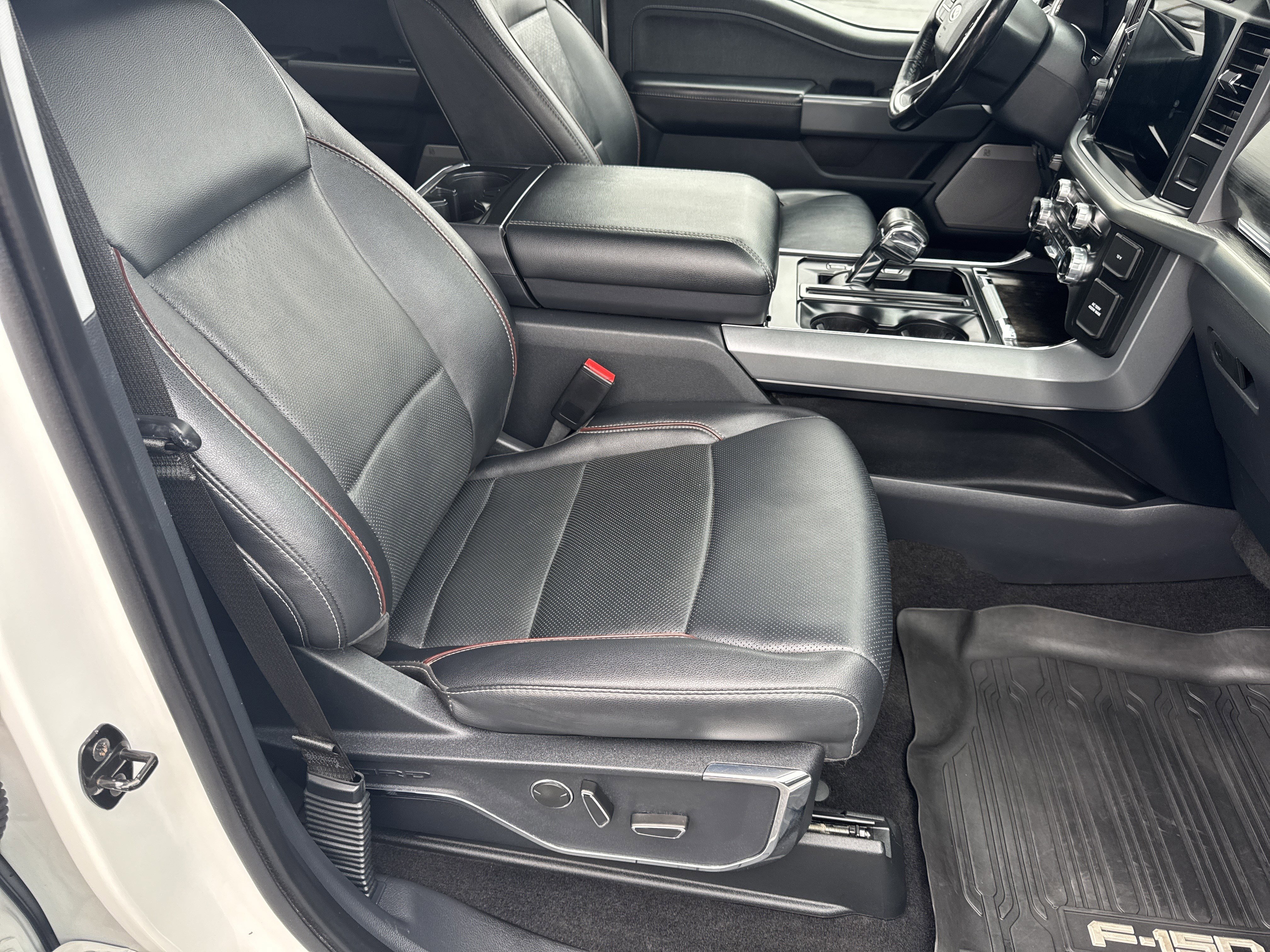 Certified 2022 Ford F150 Lariat w/ Equipment Group 502A High image 15