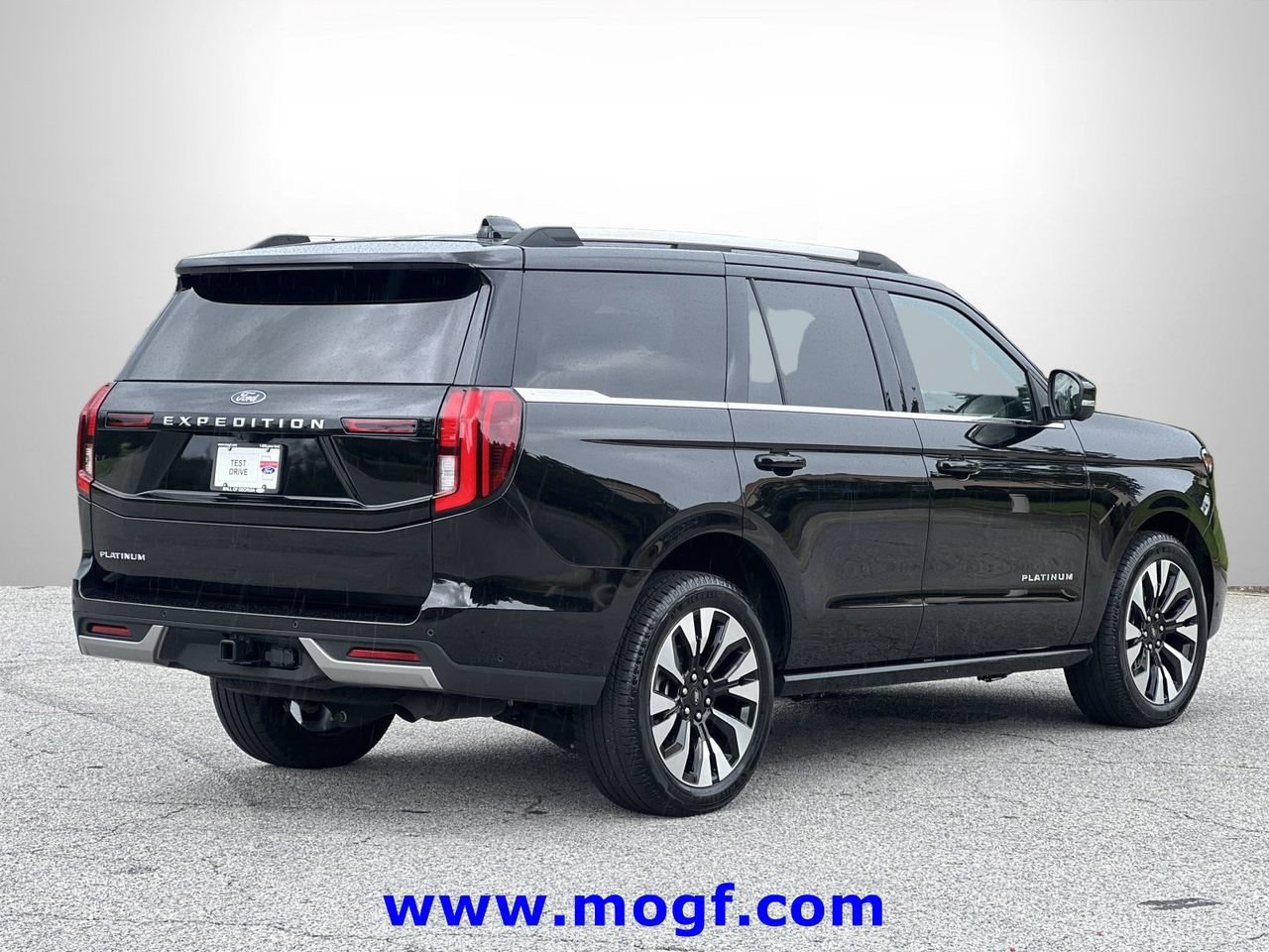 Certified 2025 Ford Expedition Platinum w/ Driver's Package AWD/4WD image 3