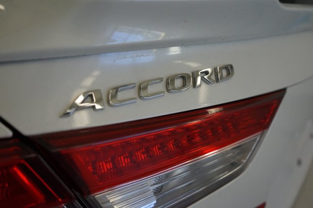 Used 2018 Honda Accord Touring image 14