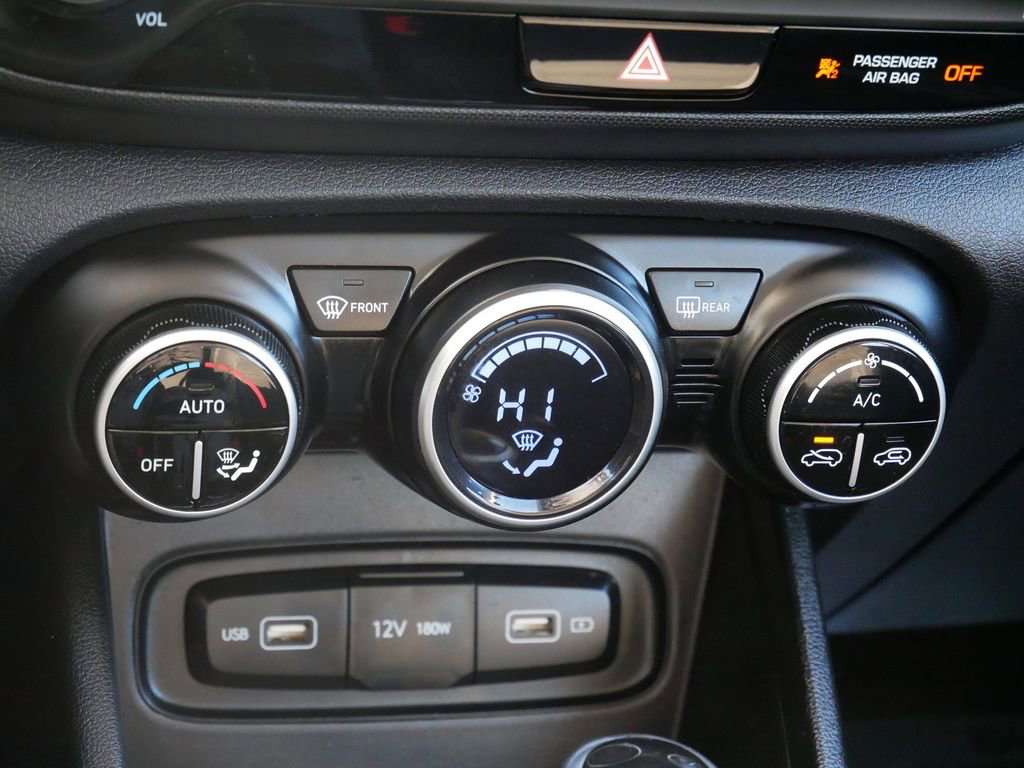 Used 2022 Hyundai Venue SEL image 21