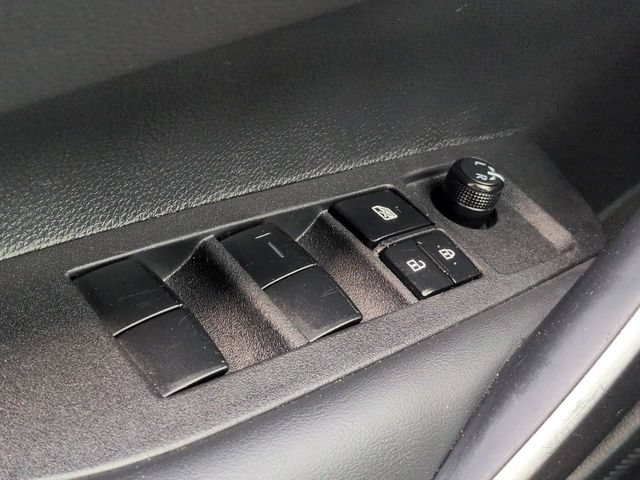 Used 2025 Toyota Corolla SE w/ Convenience Package FWD image 29
