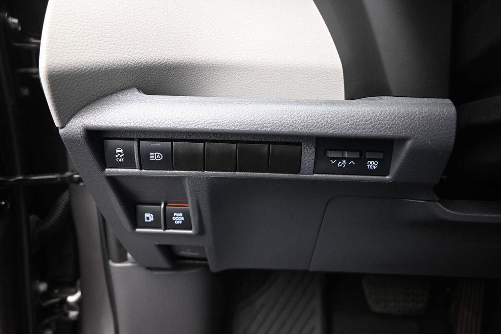 Used 2021 Toyota Sienna XLE FWD image 14