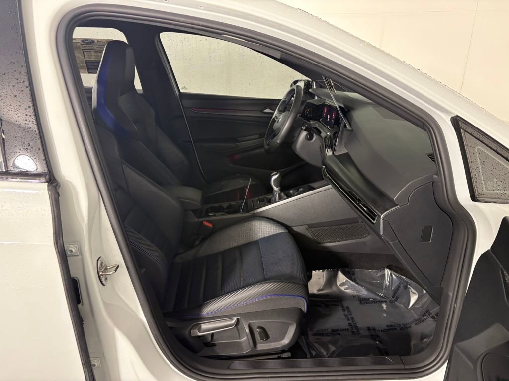Used 2022 Volkswagen Golf R image 34
