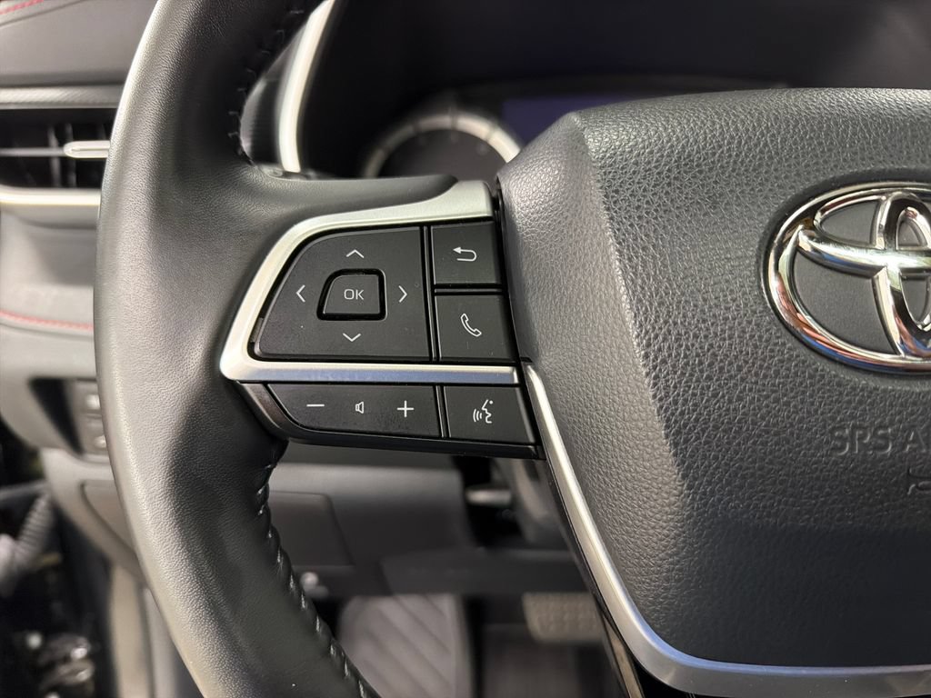 Used 2022 Toyota Highlander XSE FWD image 21