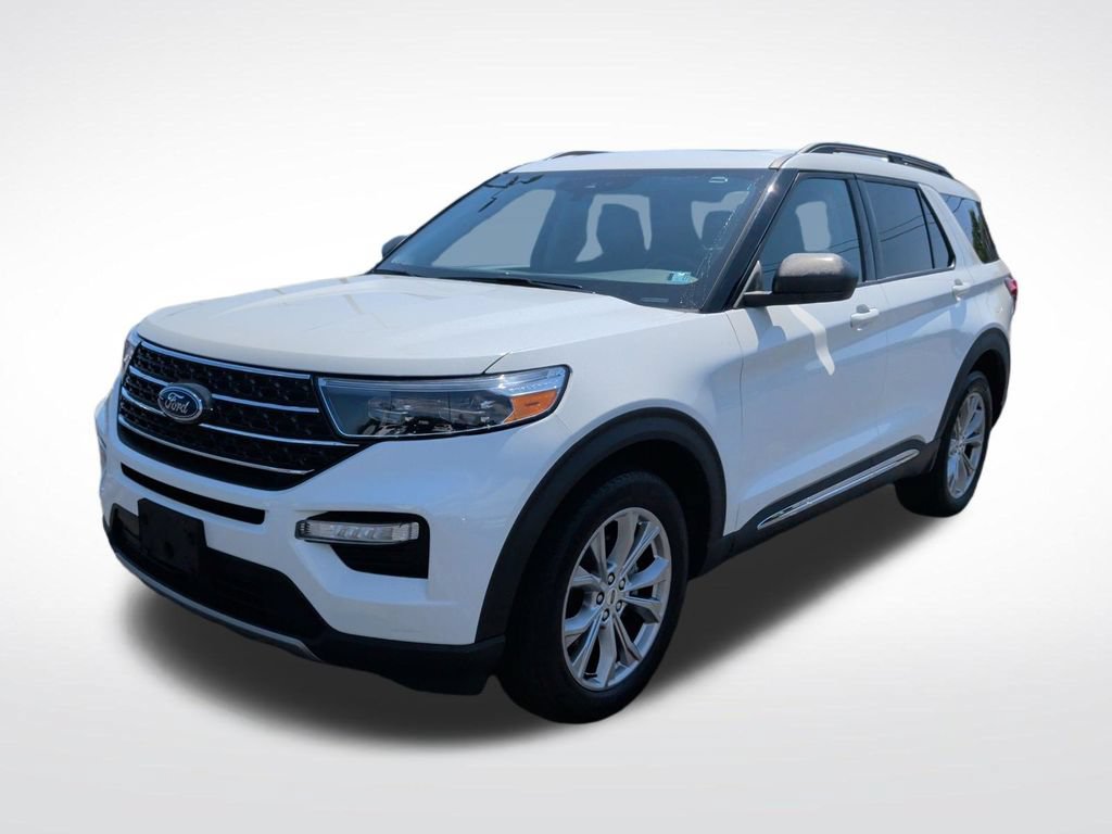 Certified 2023 Ford Explorer XLT w/ Equipment Group 202A AWD/4WD image 3