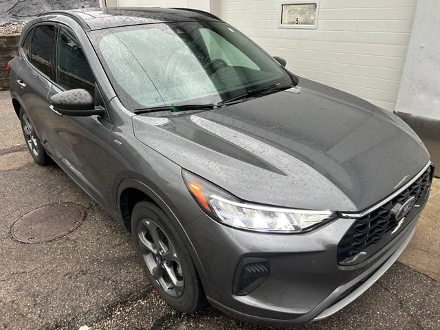 Certified 2023 Ford Escape ST-Line w/ Tech Pack #1 AWD/4WD image 7