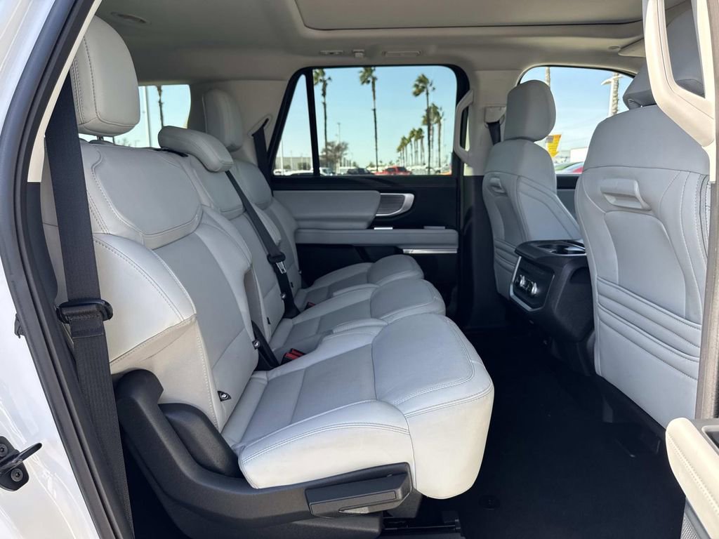 Certified 2025 Ford Expedition Max Platinum image 28