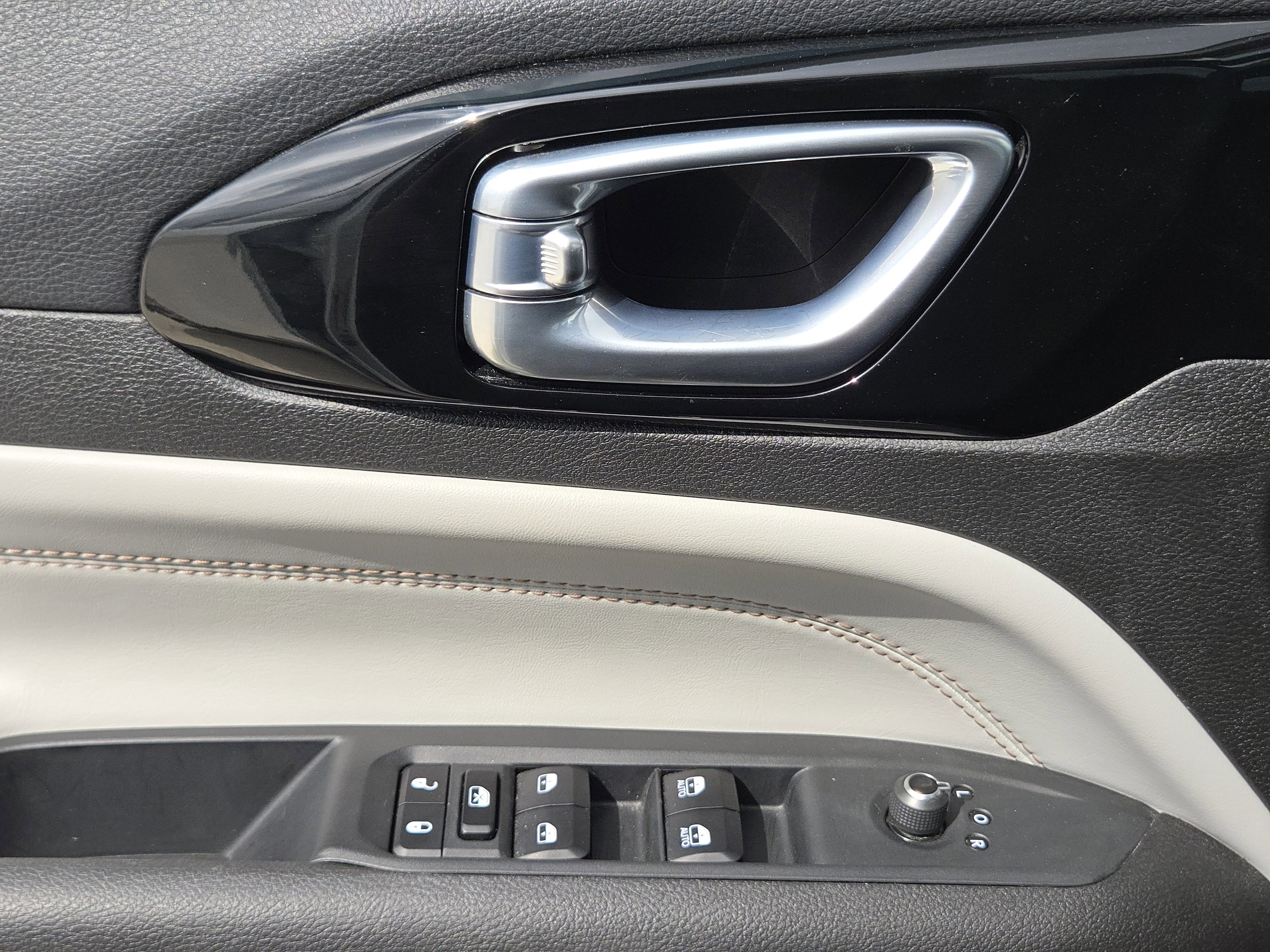 Used 2025 Jeep Compass Limited AWD/4WD image 22