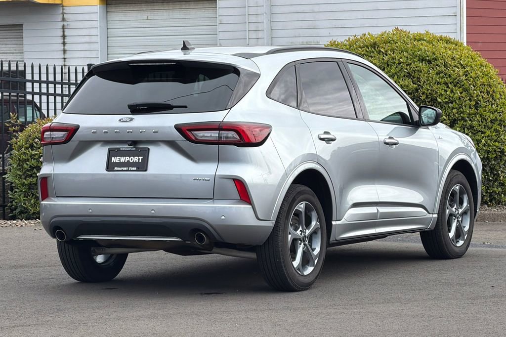 Certified 2023 Ford Escape ST-Line w/ Tech Pack #1 AWD/4WD image 3