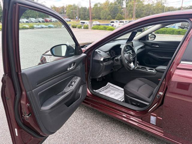 Used 2025 Nissan Altima 2.5 SV FWD image 10