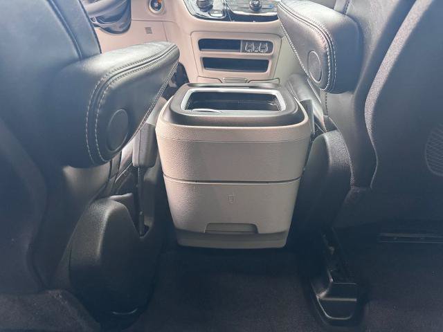 Used 2023 Chrysler Pacifica Touring-L FWD image 18