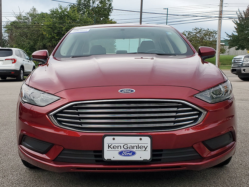Certified 2017 Ford Fusion SE w/ Fusion SE Technology Package FWD image 2