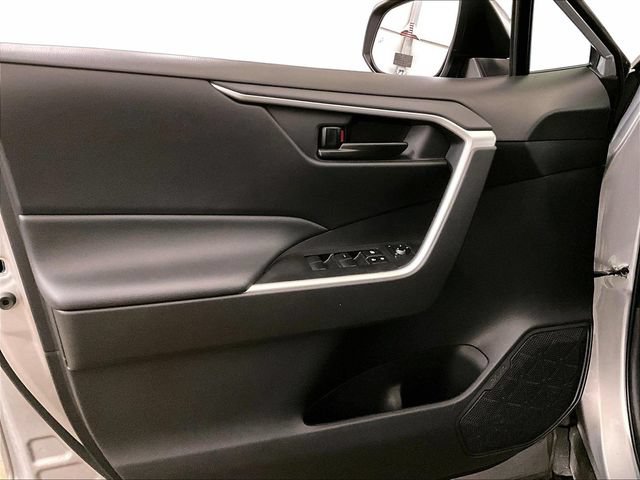 Used 2025 Toyota RAV4 LE AWD/4WD image 22