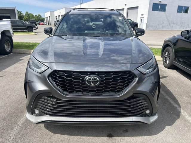Used 2023 Toyota Highlander XSE FWD image 2