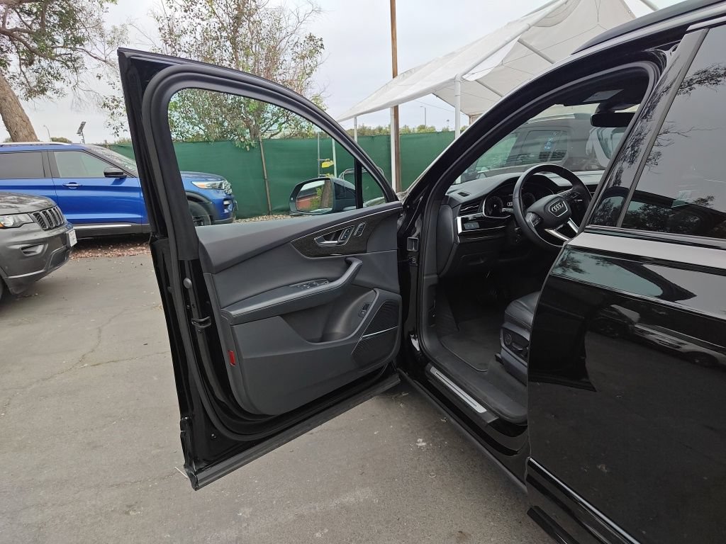 Used 2022 Audi Q7 3.0T Premium Plus w/ Premium Plus Package AWD/4WD image 5