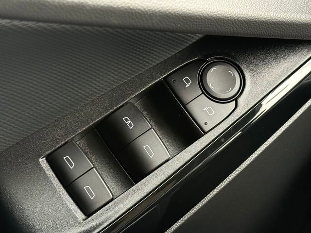 Used 2025 Chevrolet Equinox LT FWD image 22