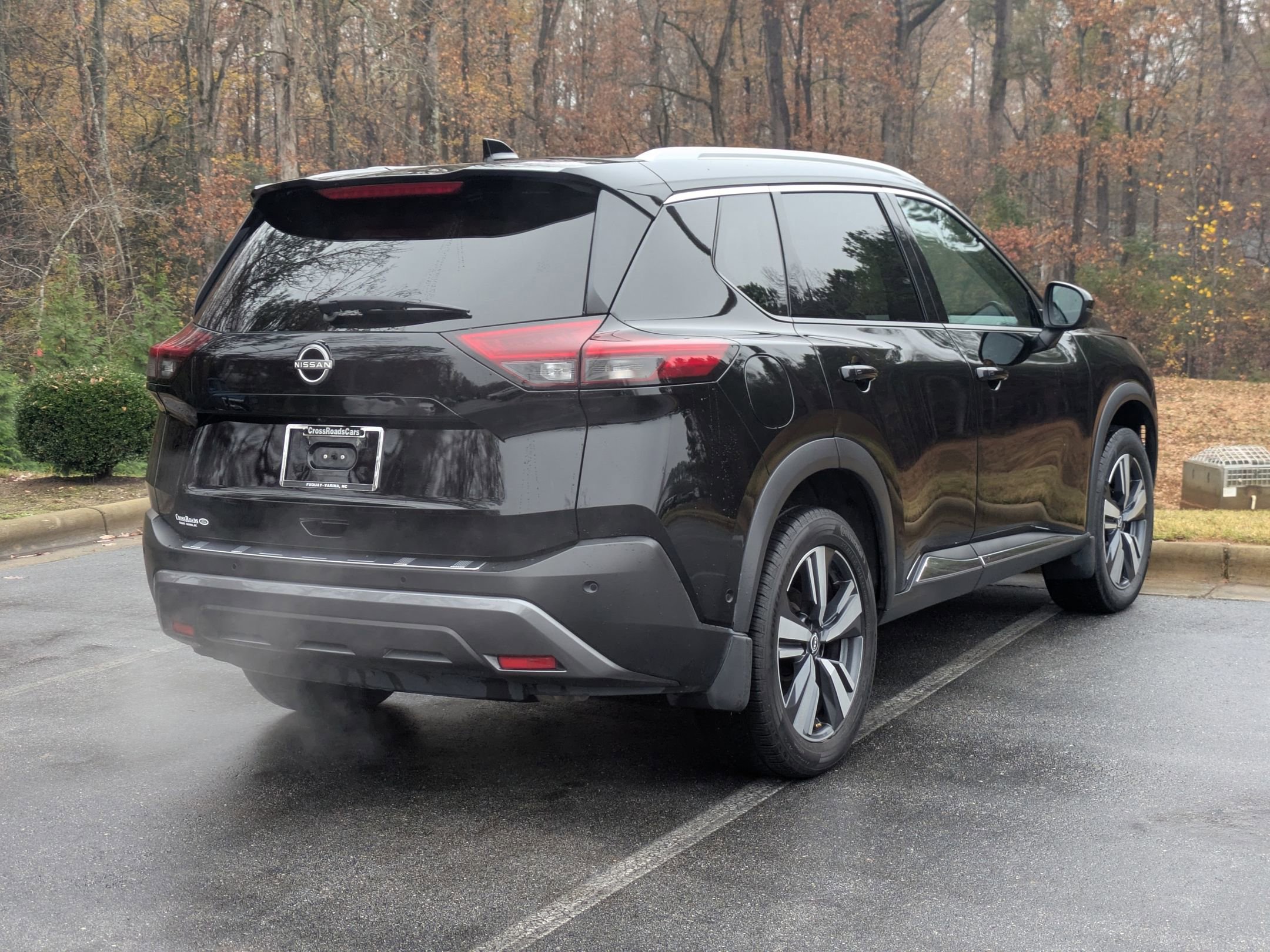 Used 2022 Nissan Rogue SL w/ SL Premium Package image 3