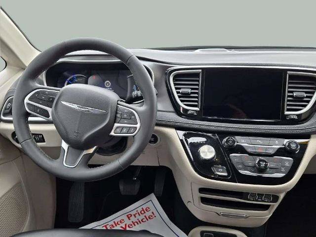 Used 2024 Chrysler Pacifica Limited FWD image 10