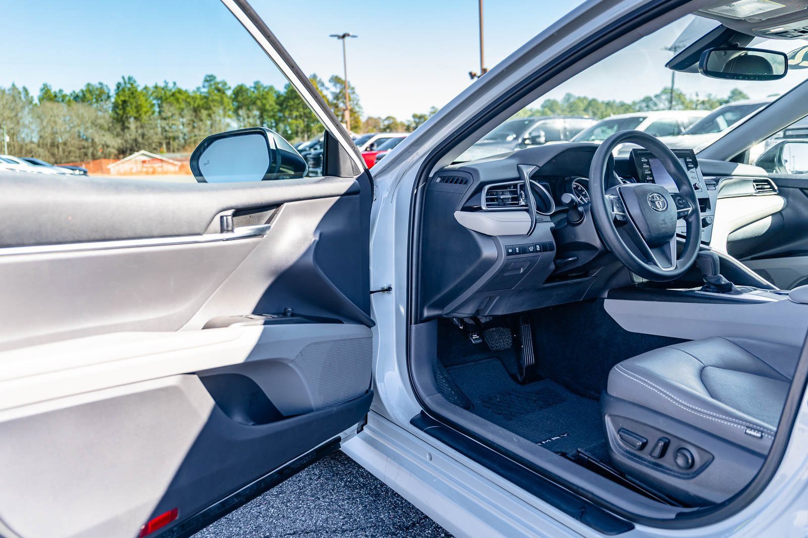 Used 2022 Toyota Camry LE image 16