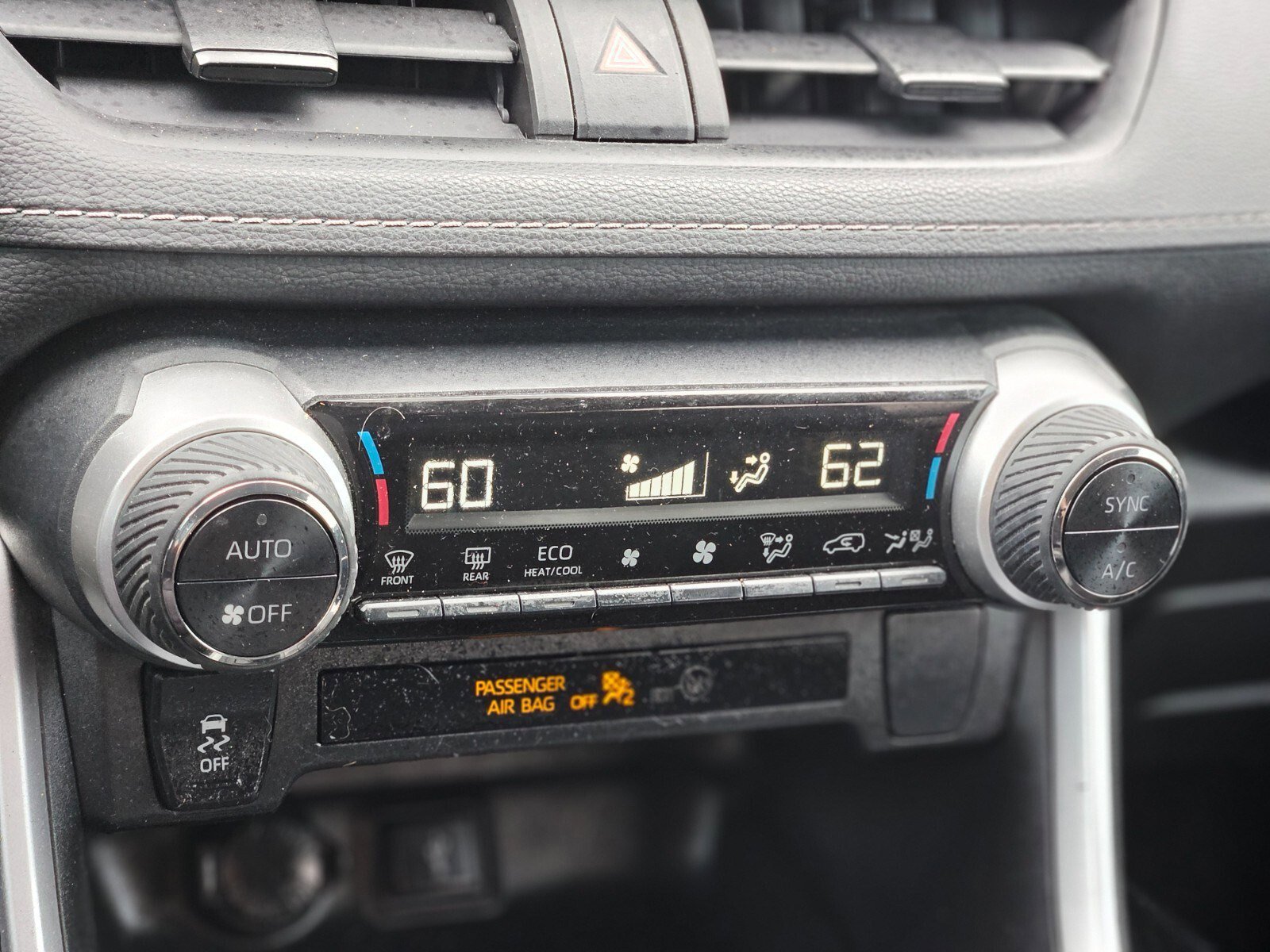 Used 2022 Toyota RAV4 LE image 23