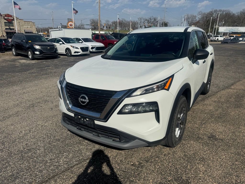 Used 2023 Nissan Rogue S image 3