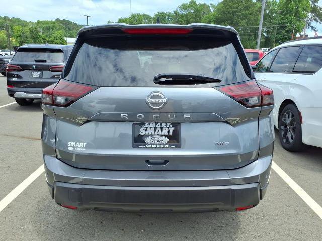 Used 2024 Nissan Rogue S AWD/4WD image 3