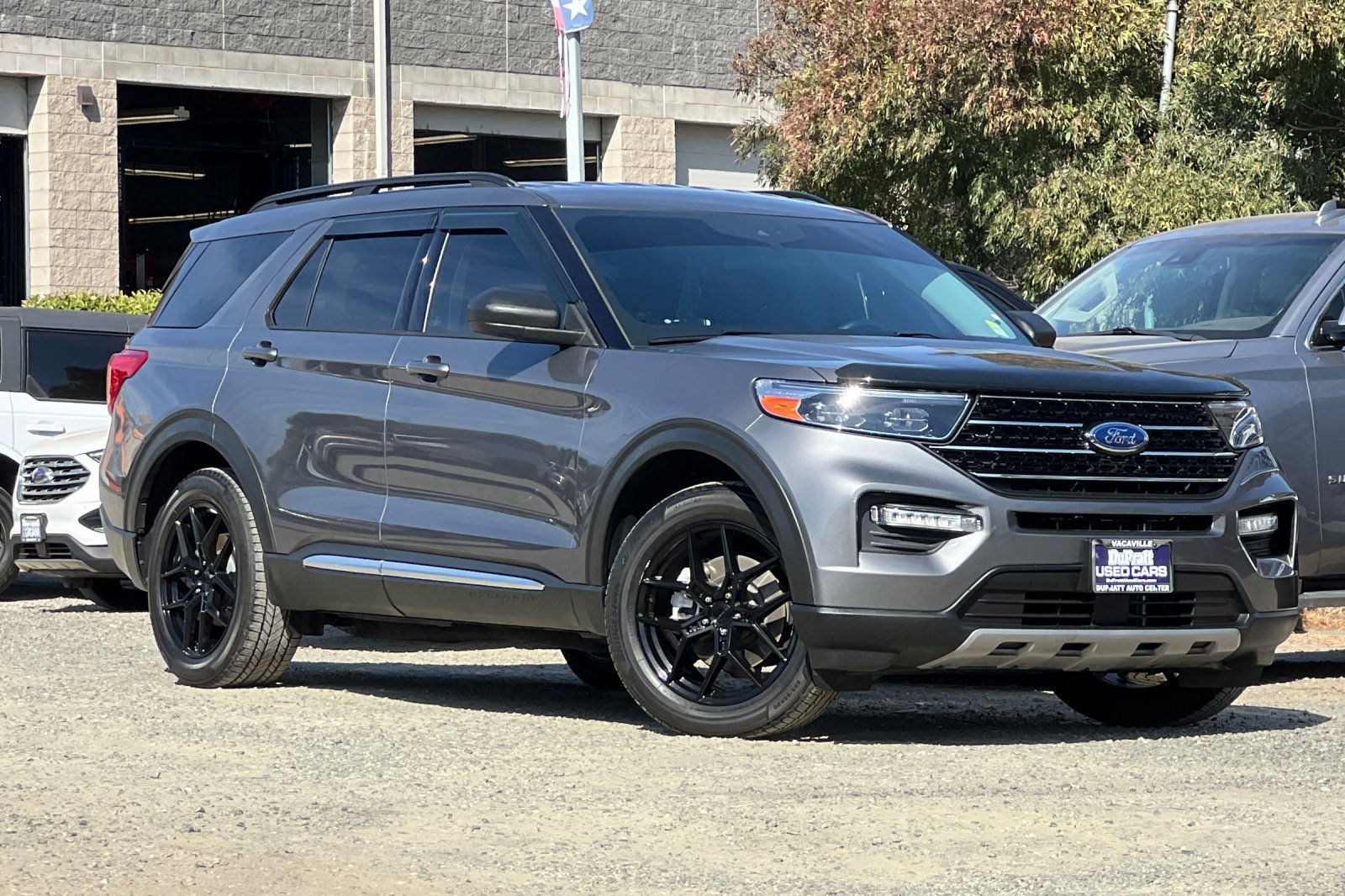 Certified 2021 Ford Explorer XLT w/ Equipment Group 202A AWD/4WD image 2