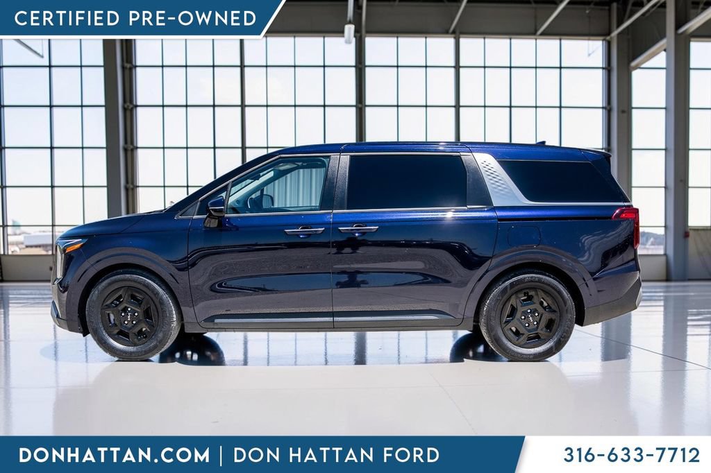 Used 2025 Kia Carnival FWD image 2